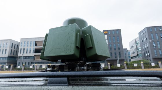 Integrated Detection Jamming Equipment for Vehicle-mounted Drones 5km 300M-6Ghz Full Frequency Jammer Detector 2400Mhz/5200Mhz/5800Mhz